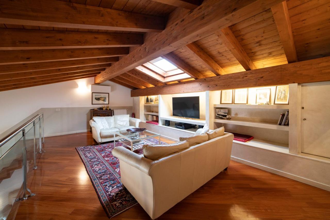 סולאזנו Romantic Lake View House מראה חיצוני תמונה