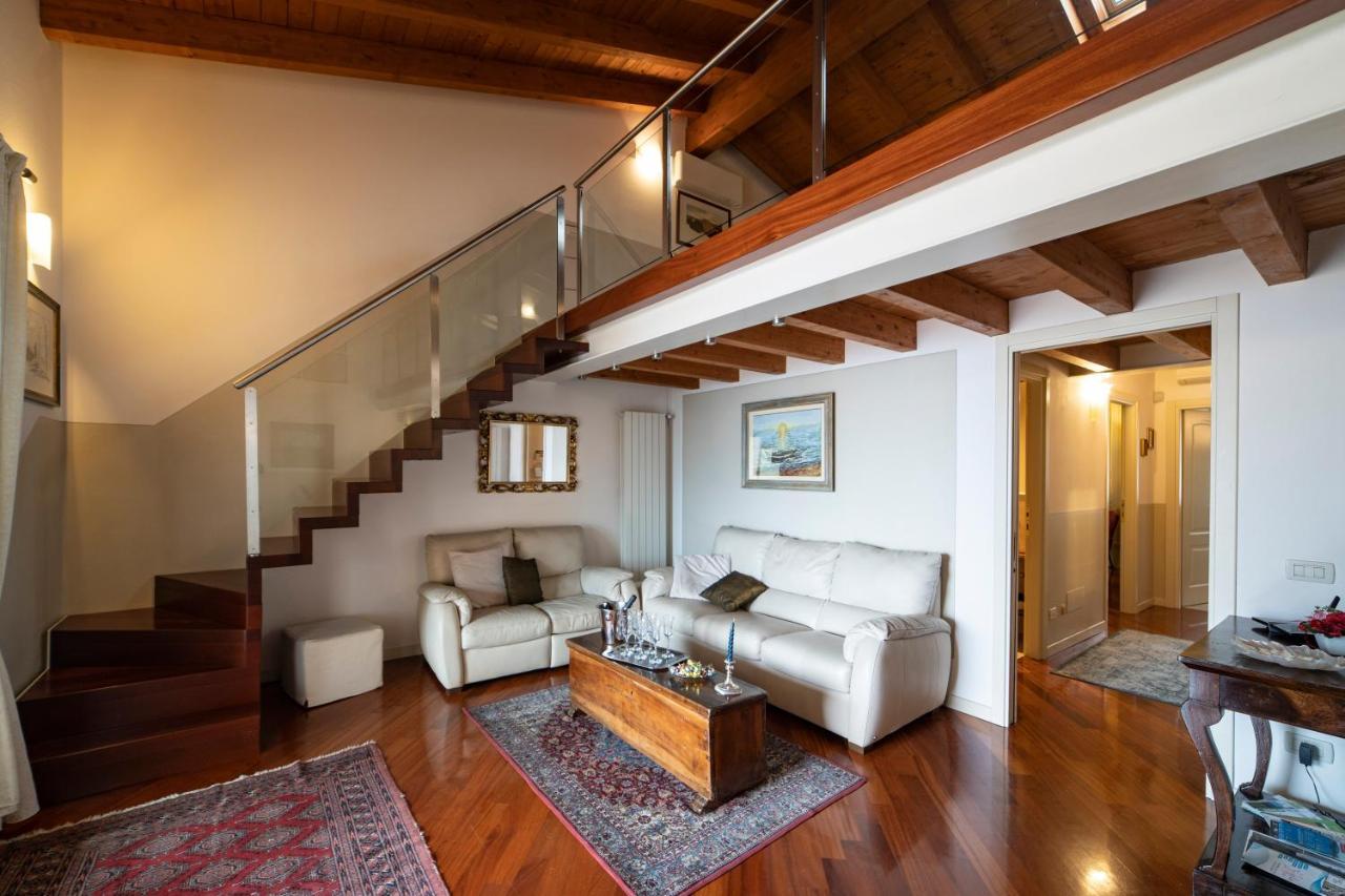 סולאזנו Romantic Lake View House מראה חיצוני תמונה