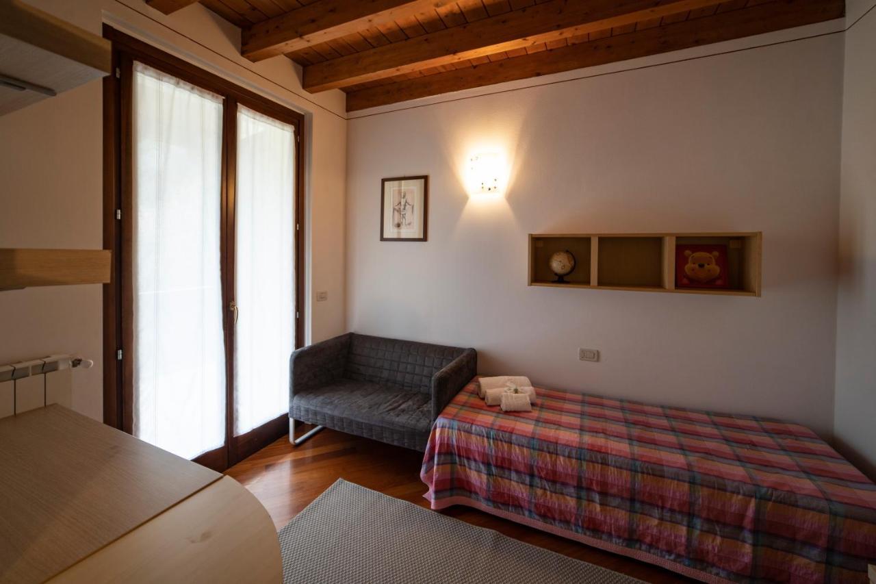 סולאזנו Romantic Lake View House מראה חיצוני תמונה