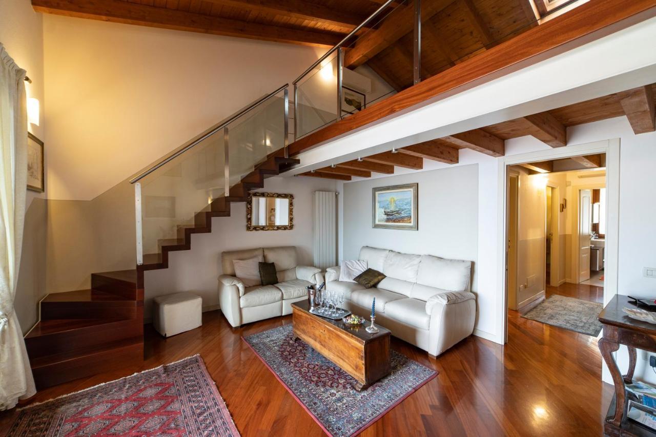 סולאזנו Romantic Lake View House מראה חיצוני תמונה