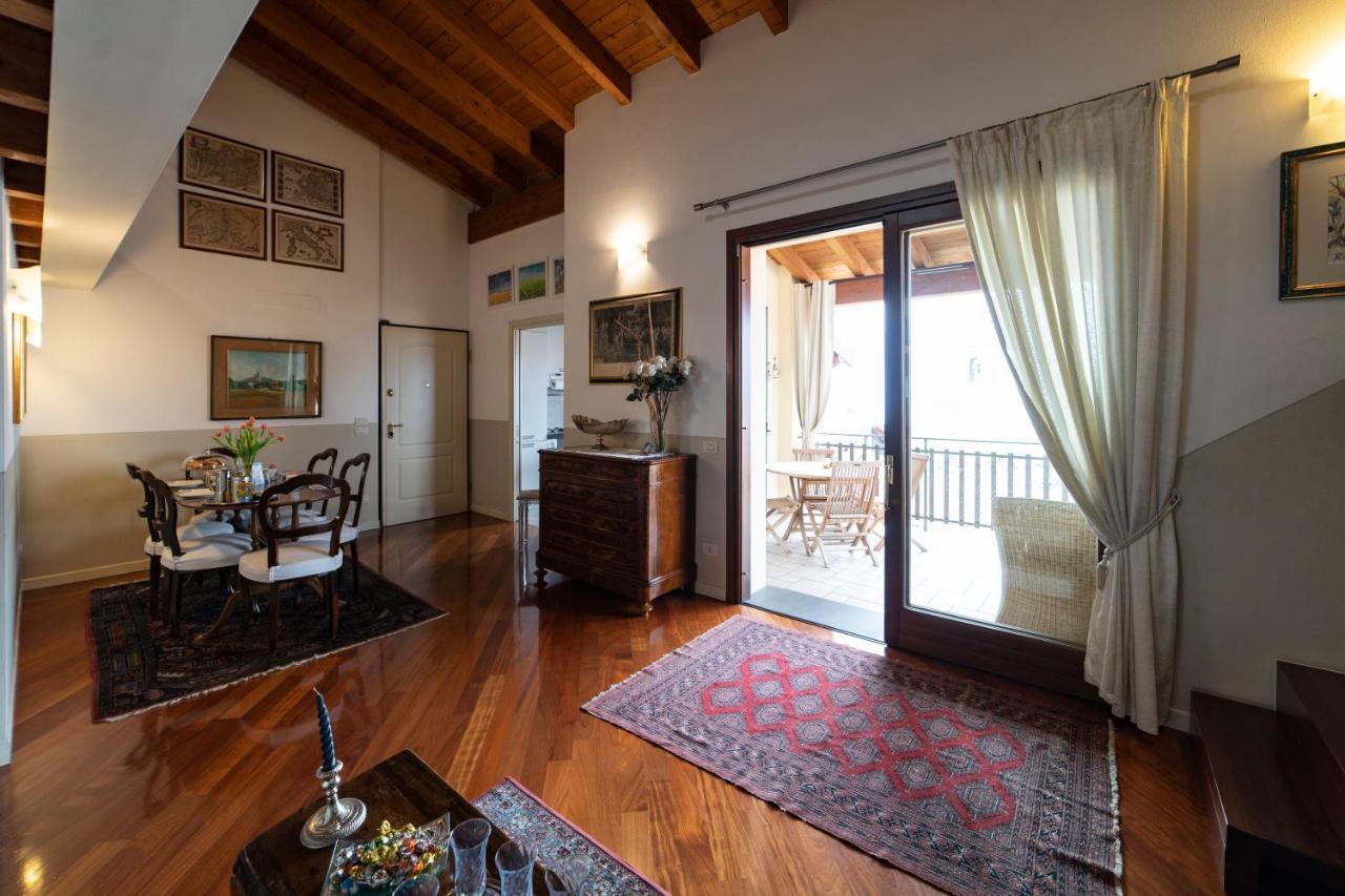 סולאזנו Romantic Lake View House מראה חיצוני תמונה